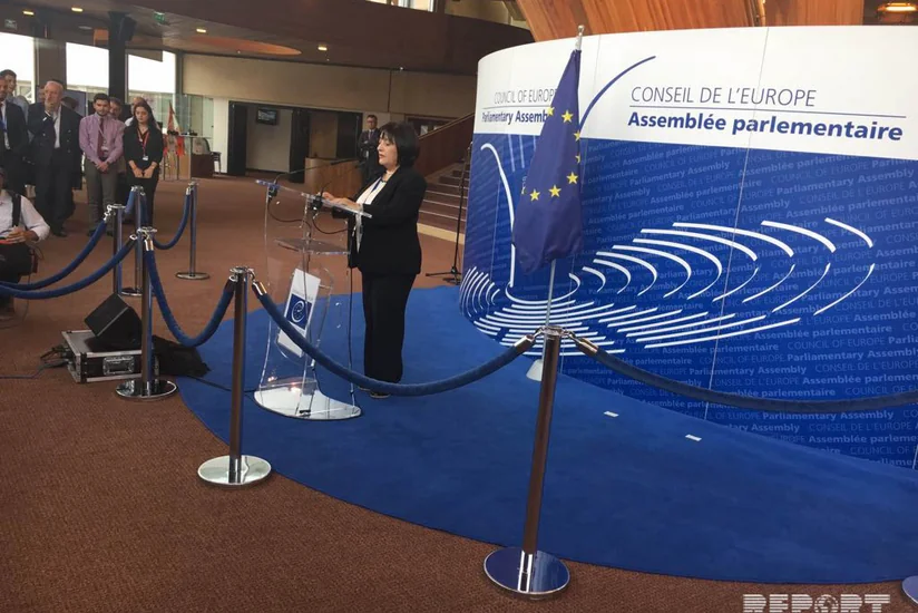 Avropa Şurasında qaçqın və məcburi köçkünlərə həsr edilmiş canlı kitabxana təşkil edilib