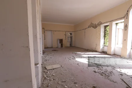 Tərk edilmiş tarixi sanatoriya: Divarları dağılan tikili tarixə qovuşacaq? - REPORTAJ
