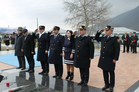 Goranboyda Xocalıdan olan polis əməkdaşları 26 Fevral soyqırımı qurbanlarını anıblar