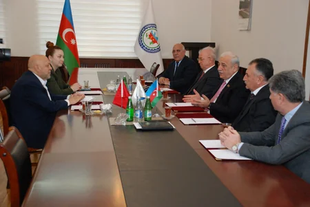 Türkiyənin həmkarlar təşkilatı Azərbaycanın şəhid ailələrinə maddi yardım ayırıb