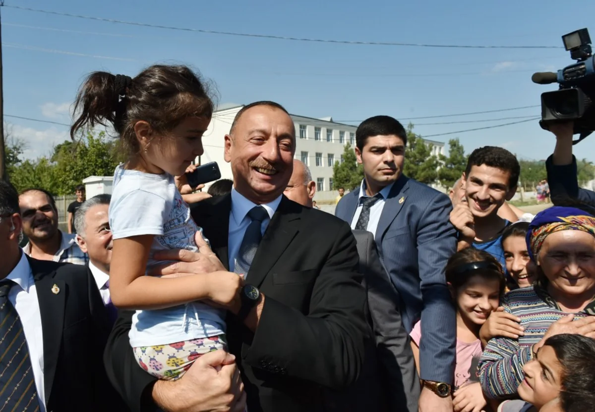 Президент Азербайджана встретился с жителями города Худат