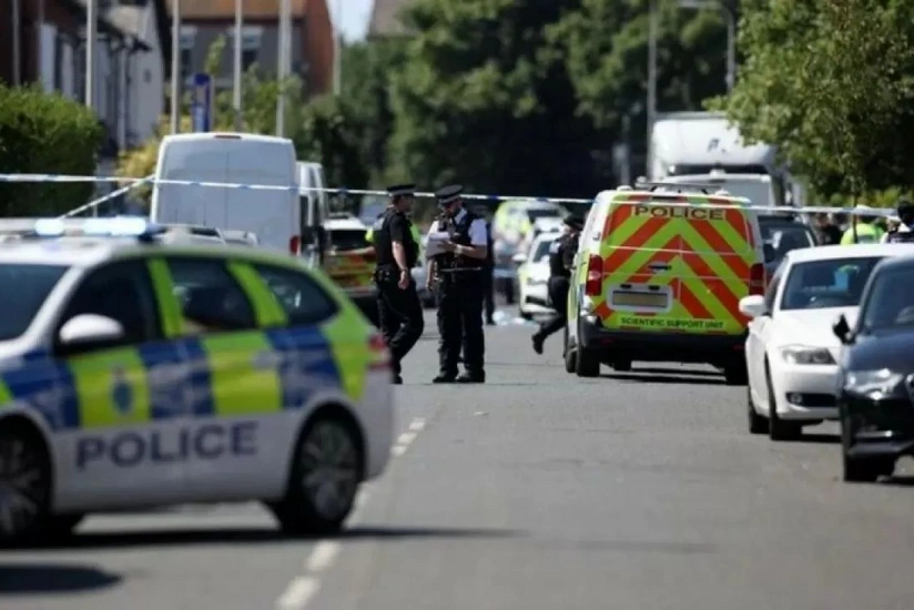 Londonun mərkəzində qadın və uşaq bıçaqlanıb