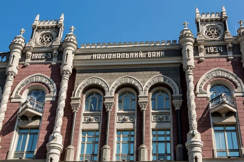 Ukrayna Milli Bankı Rusiya və Belarus vətəndaşlarına xidməti qadağan edib