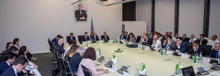 “Bərpa olunan enerji qanunvericiliyinin hazırlanmasında dövlət və özəl sektorun əməkdaşlığı” mövzusunda dəyirmi masa keçirilib