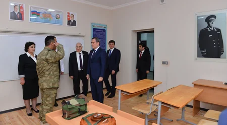 Министр образования открыл школу в поселке Вандам - ФОТО