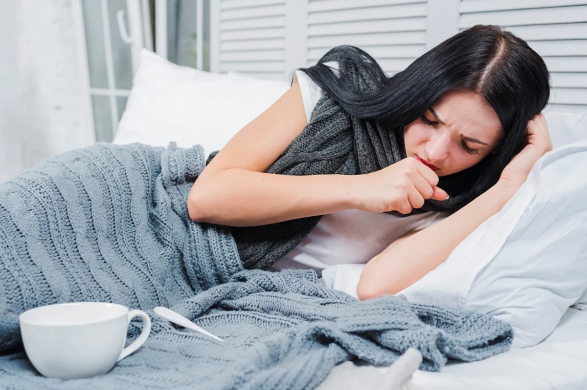 Врачи назвали особенности кашля при COVID-19