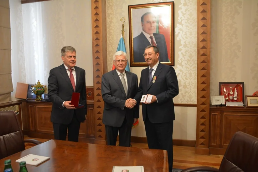 Rusiya XİN Xələf Xələfovu mükafatlandırıb