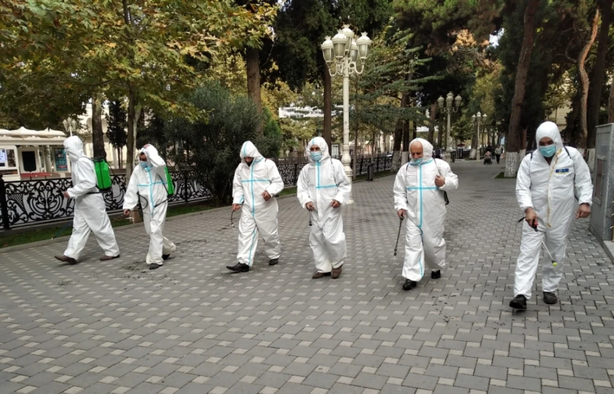 Gəncədə küçə, prospekt və yollar dezinfeksiya edilir