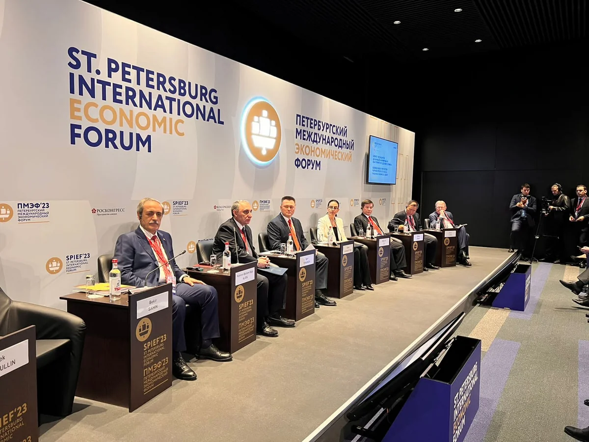 Baş prokuror Kamran Əliyev Peterburq Beynəlxalq İqtisadi Forumunda çıxış edib