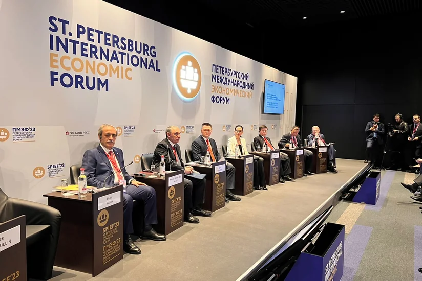 Baş prokuror Kamran Əliyev Peterburq Beynəlxalq İqtisadi Forumunda çıxış edib