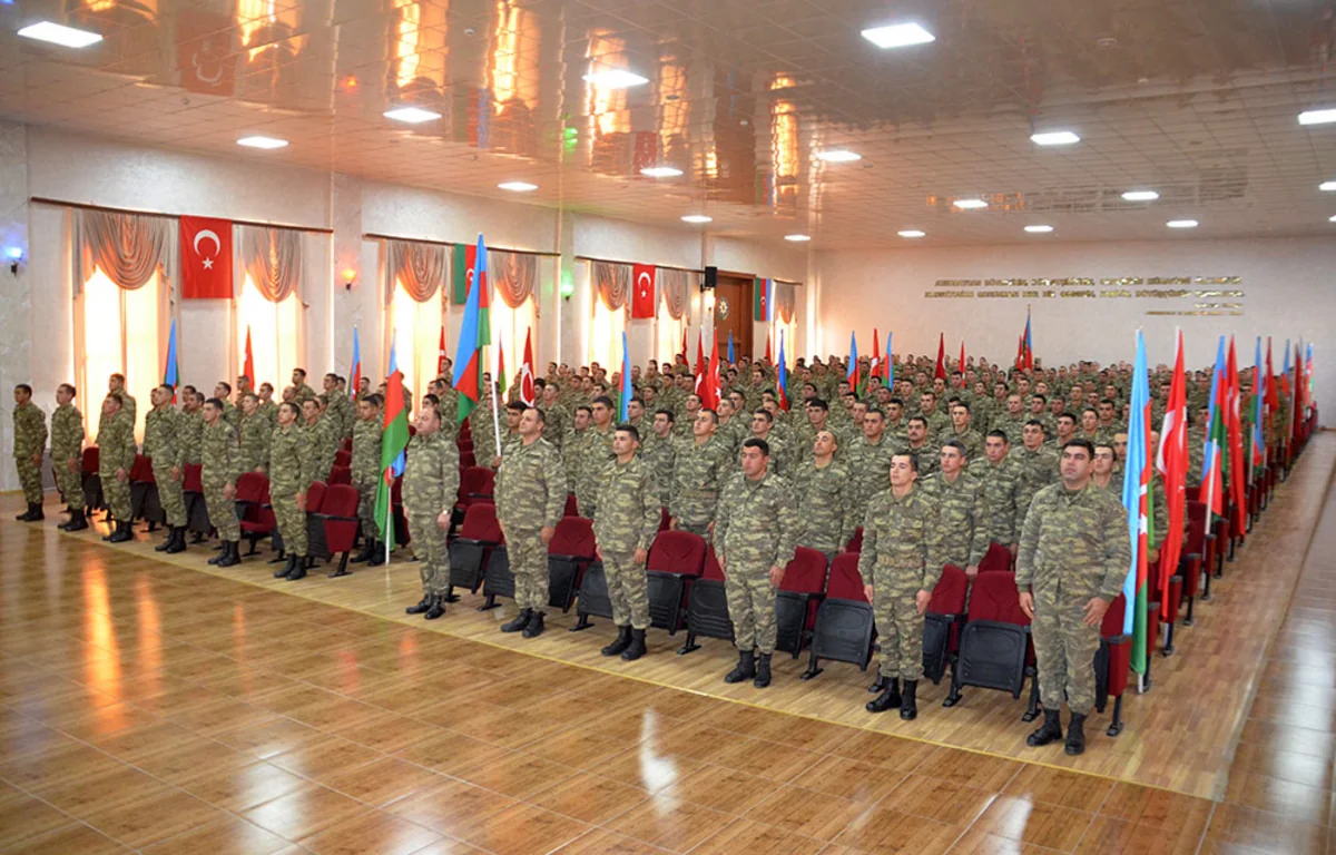 Dövlət Bayrağı Günü münasibətilə hərbi hissədə konsert keçirilib