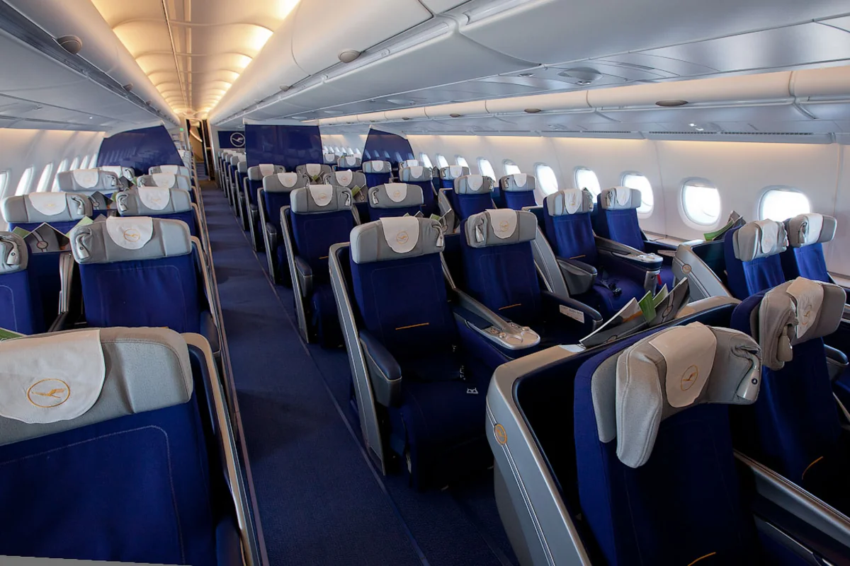 Avstraliyada təyyarədə sərnişinin qulaqcığı partlayıb