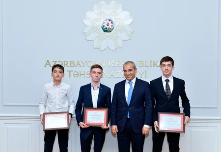 Təhsil naziri olimpiada qalibləri ilə görüşüb