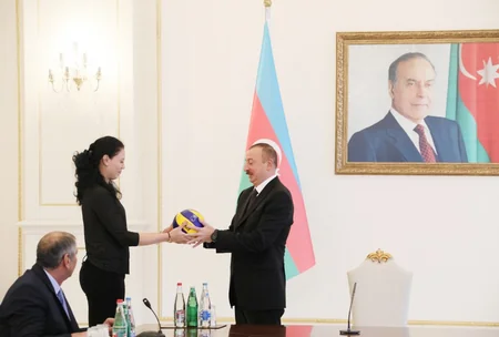 Prezident İlham Əliyev qadın voleybolçulardan ibarət Azərbaycan milli komandasının heyətini qəbul edib - ƏLAVƏ OLUNUB