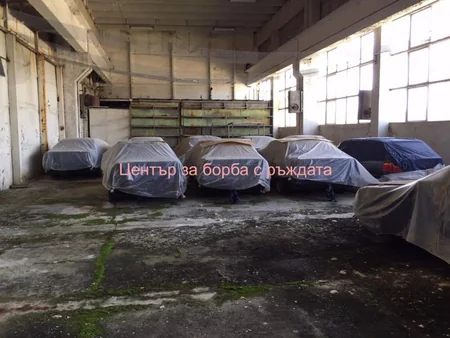 Bolqarıstanda yeni BMW avtomobillərinin atıldığı anbar tapılıb