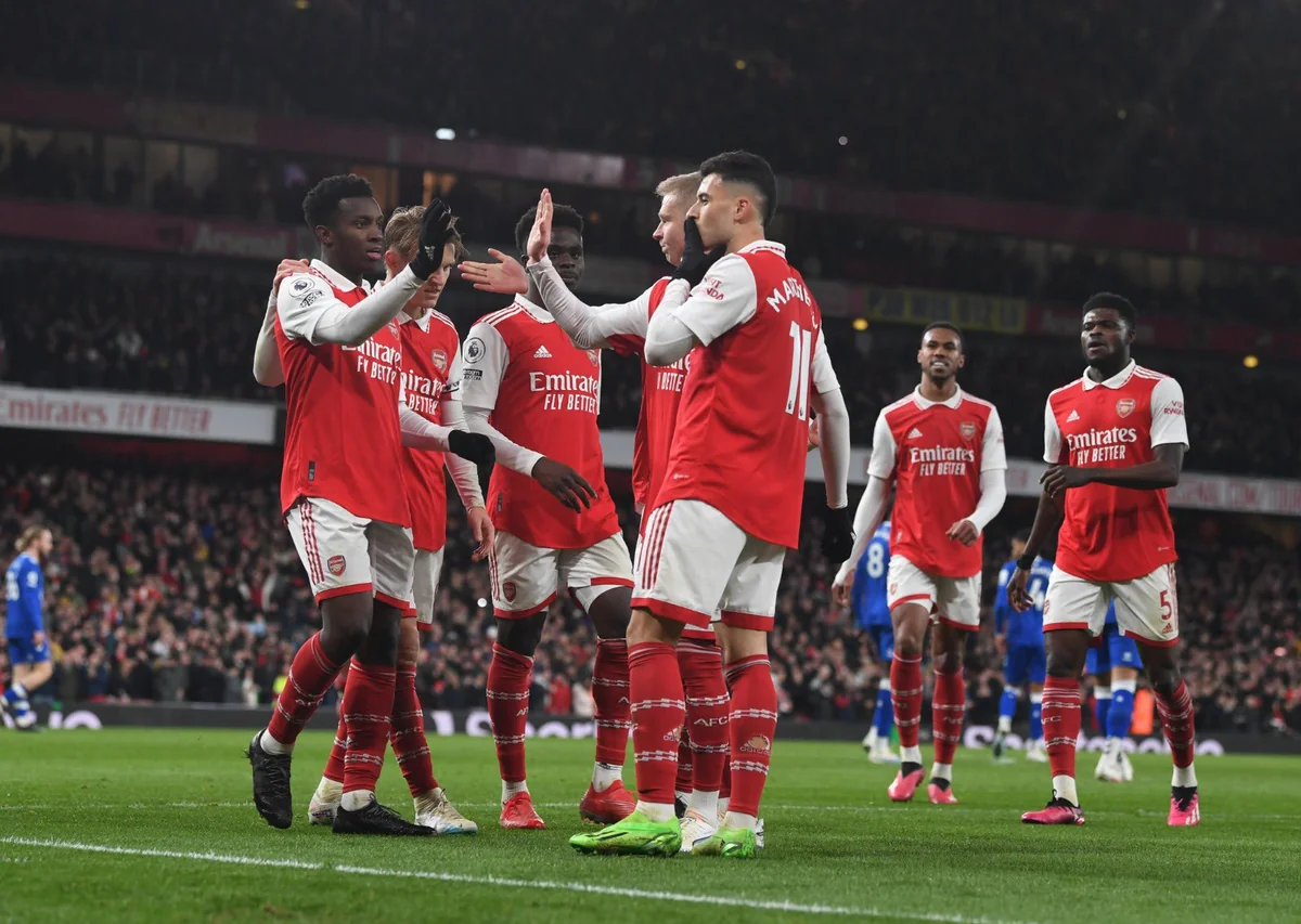 Arsenal Premyer Liqada bir rəqibi 100 dəfə məğlub edən ilk komanda olub