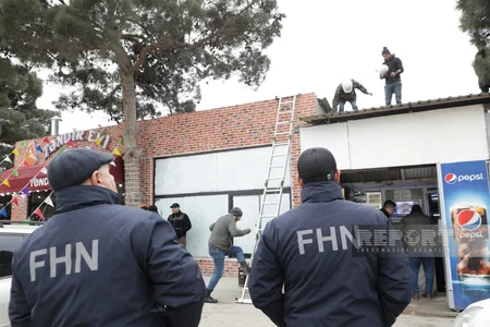FHN əməkdaşları Binədə qanunsuz tikilmiş obyekti sökür - YENİLƏNİB