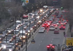 Bakının 15 küçə və prospektində sıxlıq müşahidə olunur