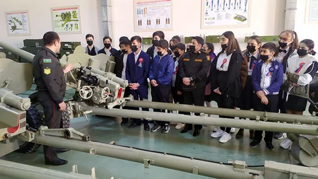 Bakıda şagirdlər ali hərbi məktəbi ziyarət ediblər