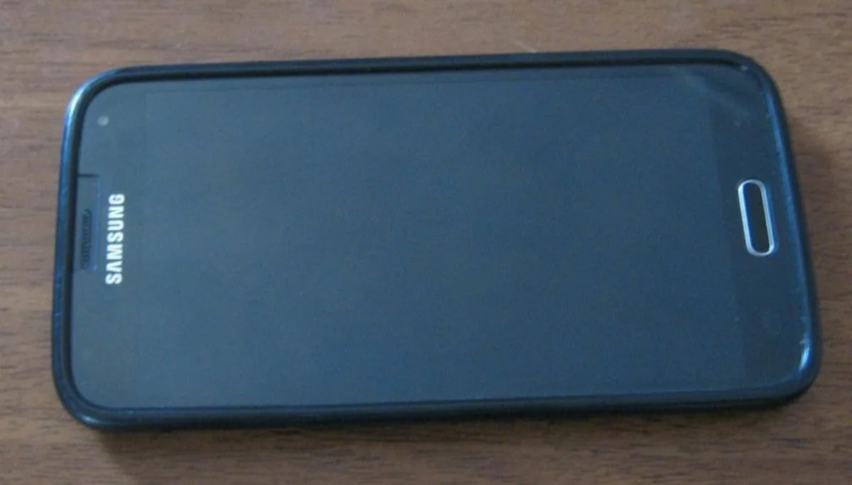 Bakıda bacıqızı məhbus dayısına telefon ötürmək istəyib