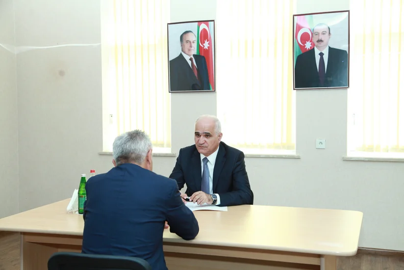 İqtisadiyyat naziri Astarada vətəndaşları qəbul edib