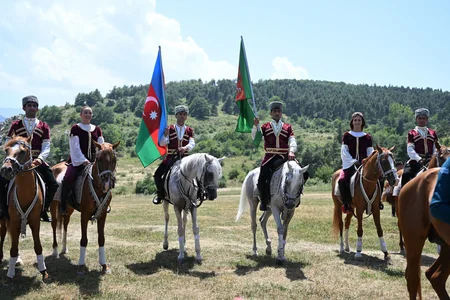 Karabakh horse named “Dostlug” presented to Gurbanguly Berdimuhamedov at Jidir Duzu plain