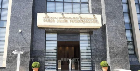 Bəkir Şahin Gəncədə şəhid müstəntiqin büstünü ziyarət edib