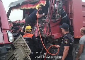 В Балаханы водителей из деформированных после ДТП автомобилей извлекли спасатели