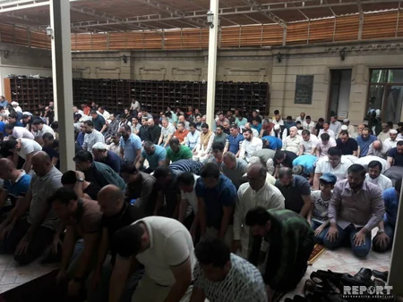 Eid prayer performed in Baku mosques -PHOTO