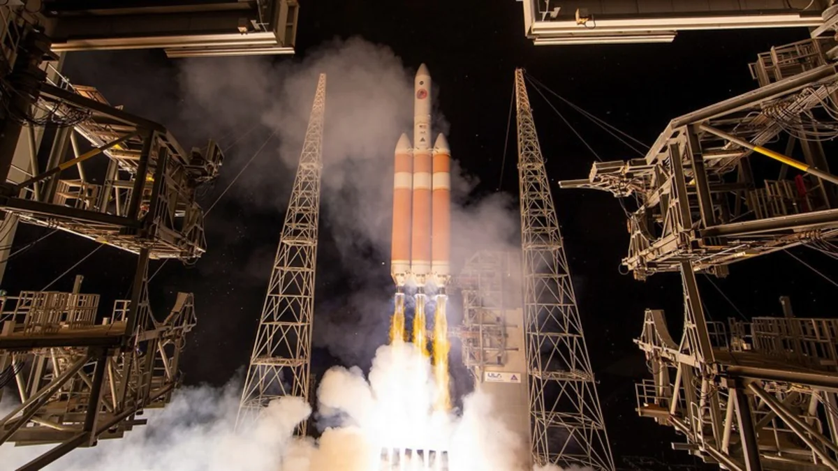 В Калифорнии стартовала сверхтяжелая ракета-носитель Delta IV-Heavy