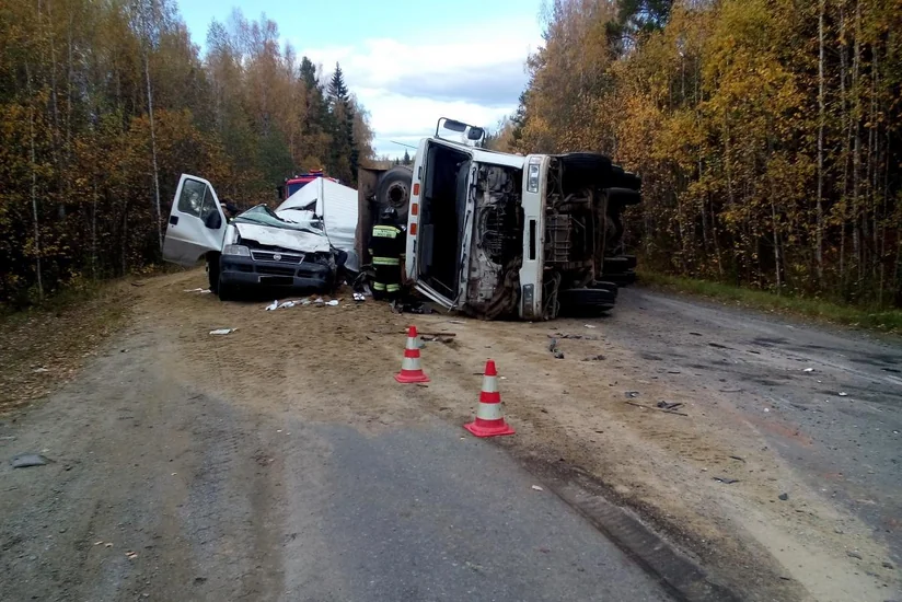 ​В Китае грузовик раздавил микроавтобус, погибли 6 человек