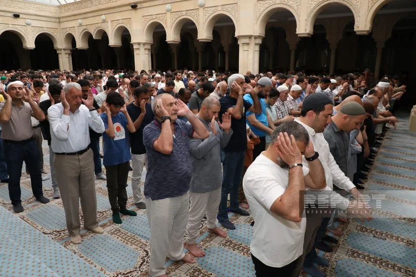Bakıda bayram namazı qılınıb