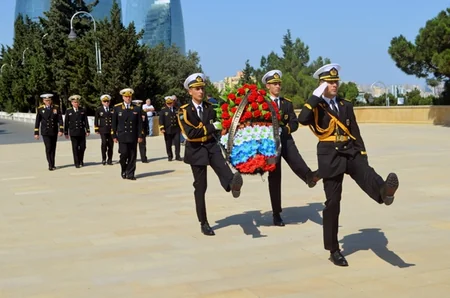 Rusiyanın hərbi gəmisi Bakıya gəlib