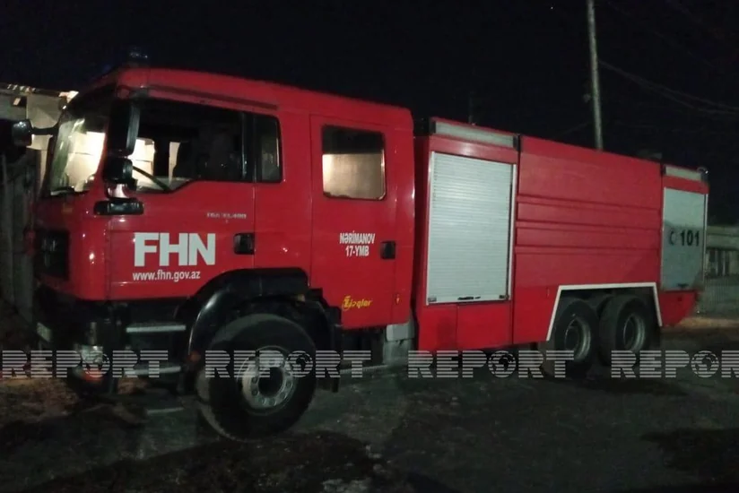 В Баку вспыхнул пожар в доме, есть пострадавшие