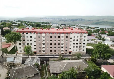 İlham Əliyev Şamaxıda tikilən çoxmənzilli binalarda yaradılan şəraitlə tanış olub - YENİLƏNİB