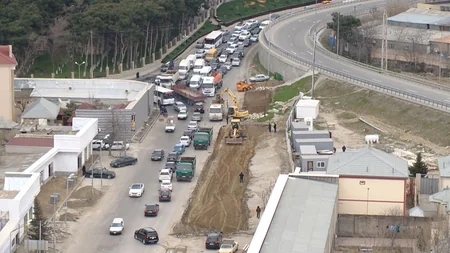 Bakıda sıxlıq yaşanan daha bir yol yenidən qurulur