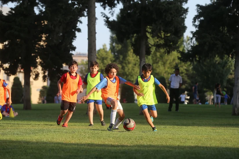 Heydər Əliyev Mərkəzinin parkında uşaqlar arasında futbol turniri olub