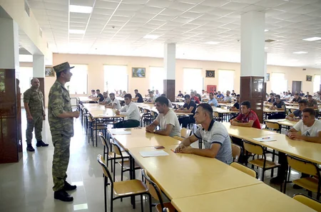 Müddətdən artıq həqiqi hərbi xidmətə qəbul üzrə imtahanlar keçirilir