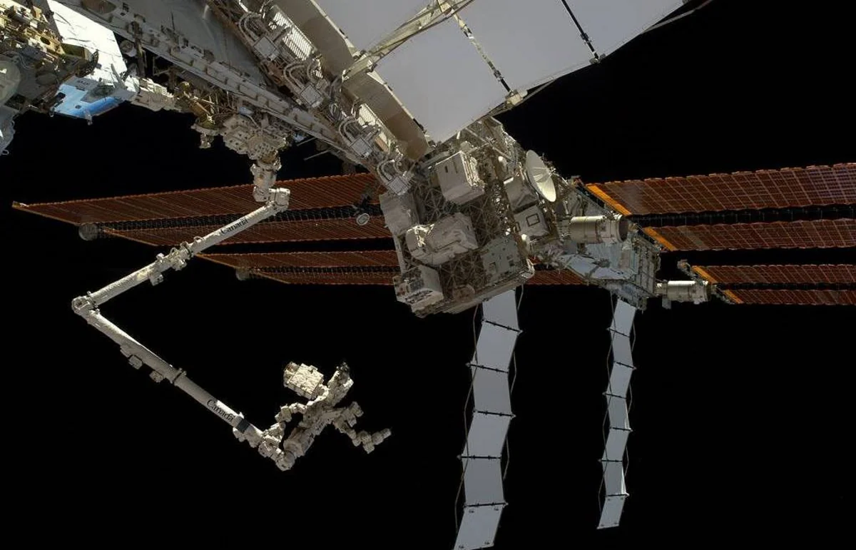 Астронавты NASA установили новые батареи на поверхности МКС