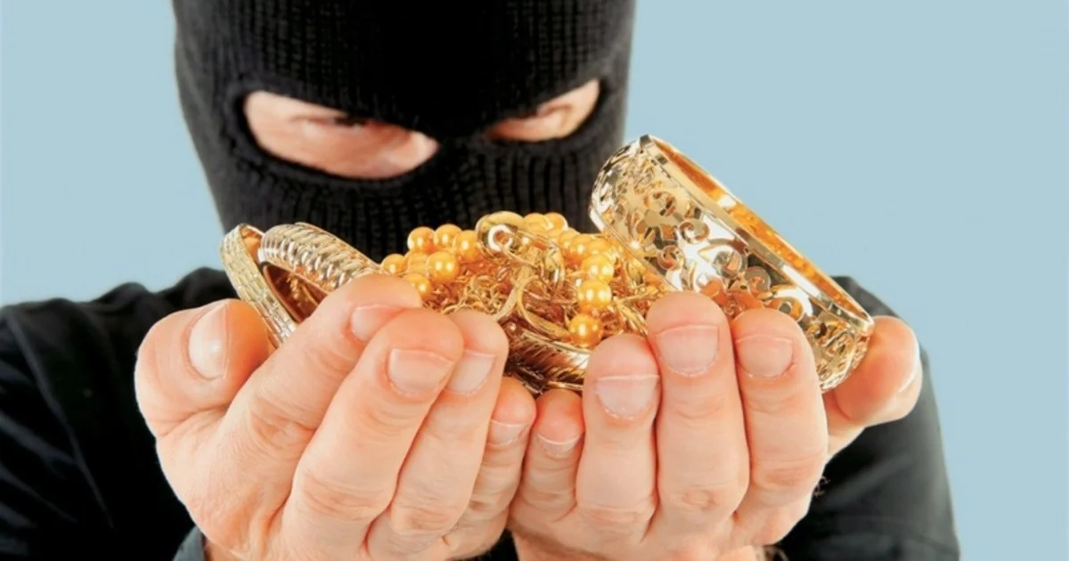 Bakıda evdən pul və qızıl-zinət əşyaları oğurlanıb