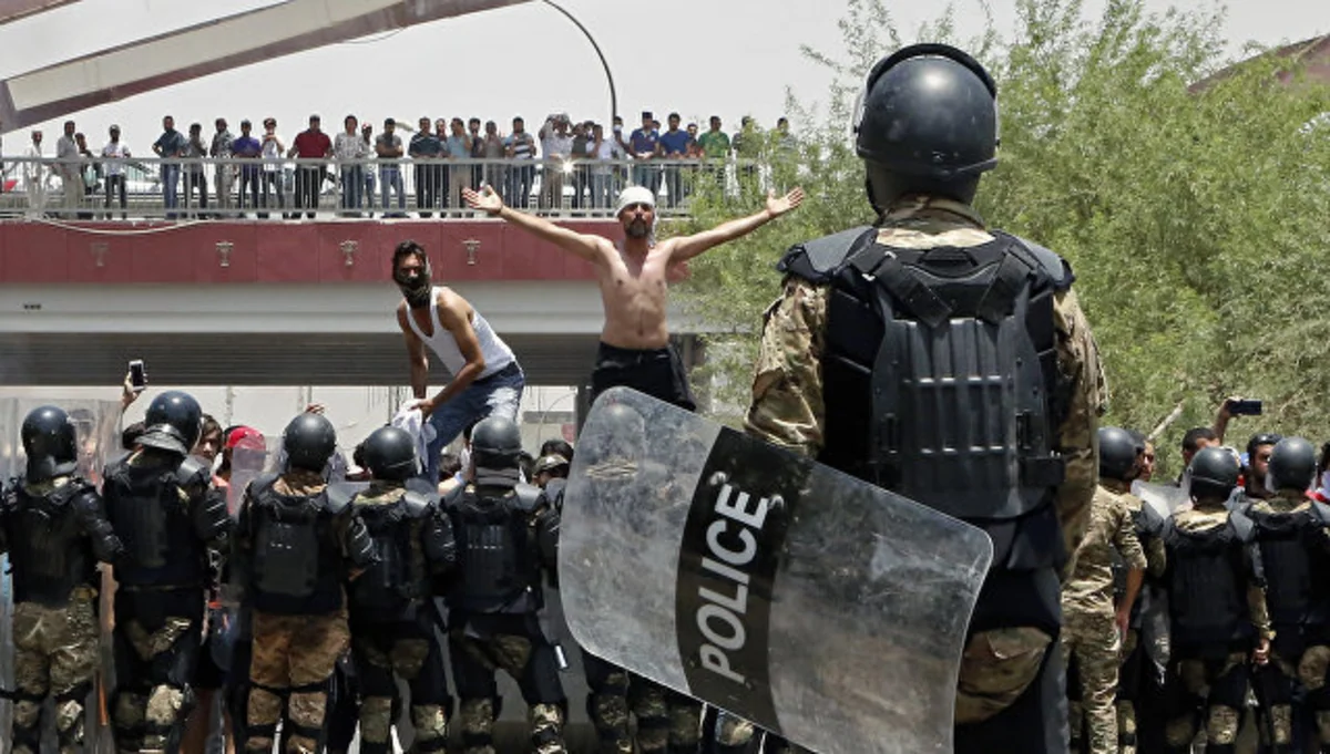 Iraqi police open fire on protesters in Baghdad