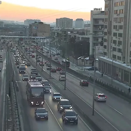 Bakının bəzi yollarında tıxac yaranıb - SİYAHI