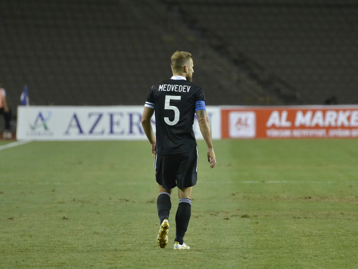 Qarabağın kapitanı Aşdodla matçda qırmızı vərəqə aldı