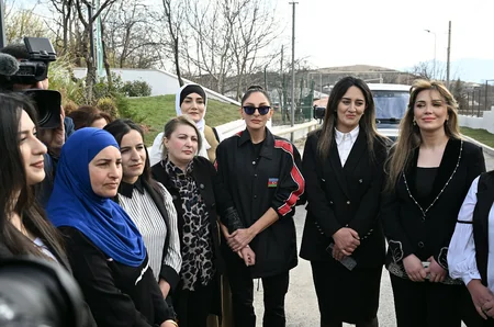 Prezident və birinci xanım Ağdərənin Həsənriz kəndində sakinlərlə birlikdə Novruz tonqalını alovlandırıblar - YENİLƏNİB
