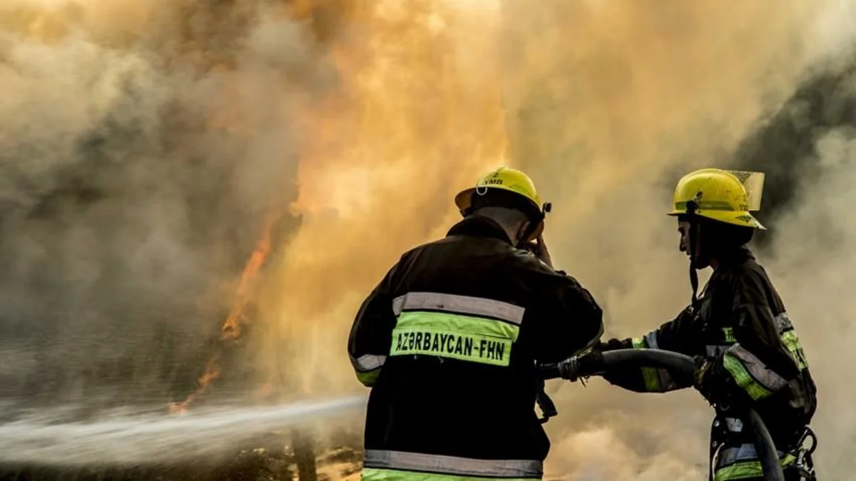 Binəqədi qəsəbəsində açıq ərazidə yanğın olub