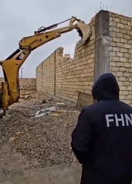 Xırdalan və Qobuda qanunsuz tikililər sökülüb
