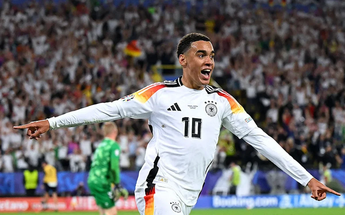 Джамал Мусиала стал вторым самым молодым игроком, забившим три гола на ЧЕ