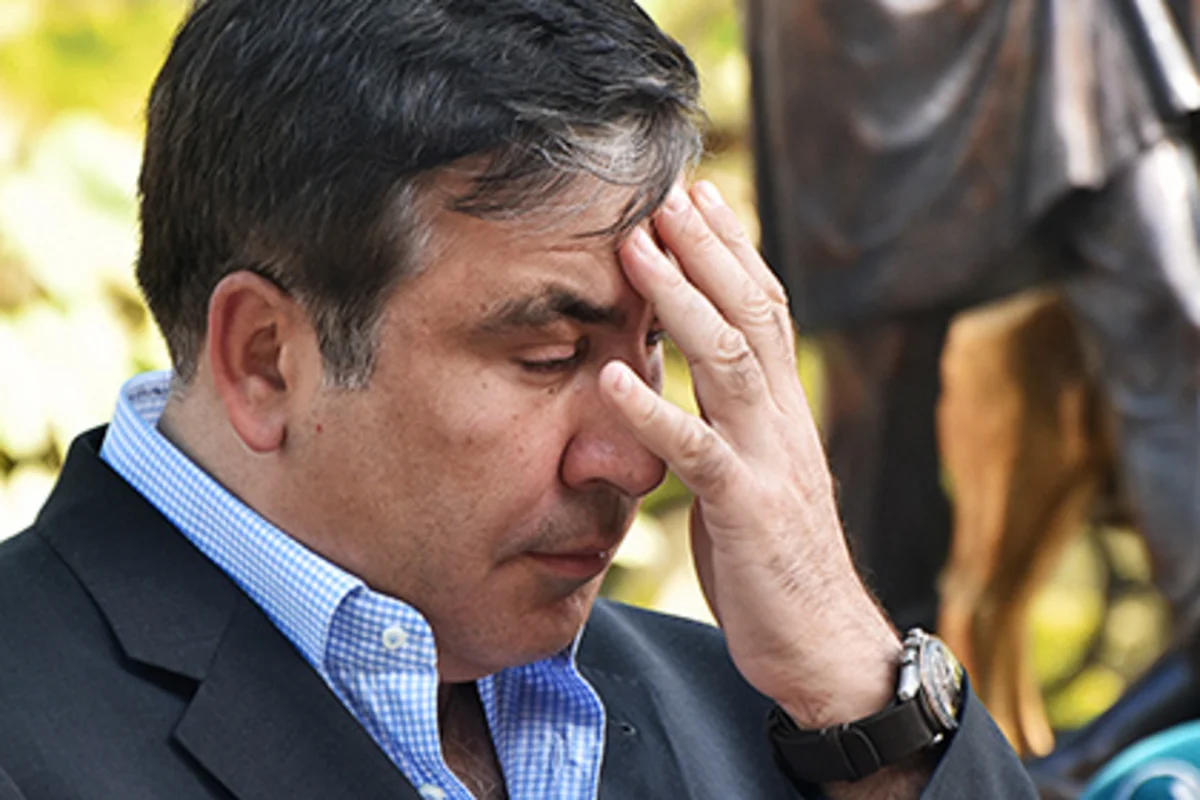 ​KİV: Poroşenko Saakaşvilini istefaya göndərib