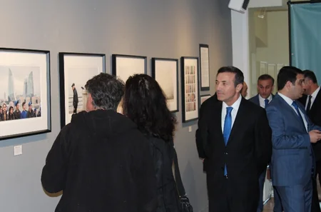 Kaliforniyada amerikalı fotoqrafın Bakıya həsr olunan fotosərgisi açılıb