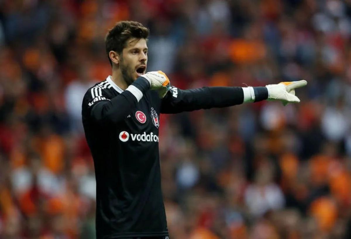 Beşiktaş klubu ispaniyalı qapıçı ilə yollarını ayırıb
